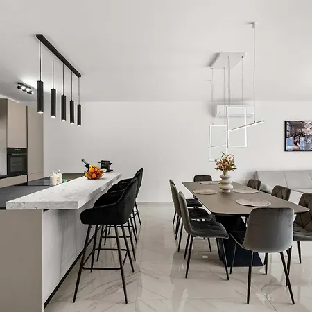 Bella Villa *